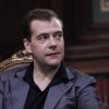 1 апреля Д.Медведев сделал два заметных поступка - посетил Камеди Клаб и уволил 15 высокопоставленных милиционеров
